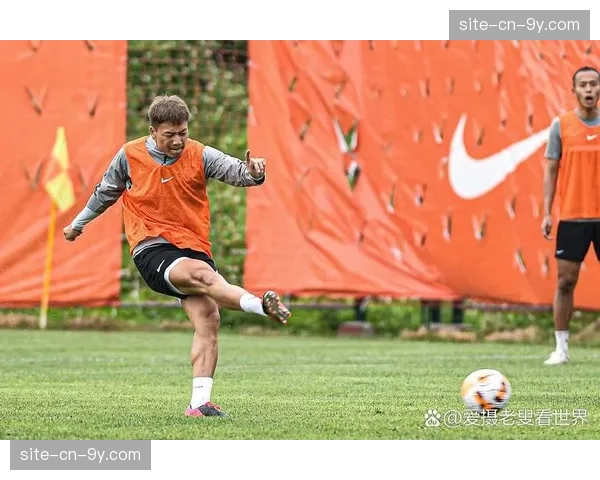 青岛西海岸1-0小胜深圳新鹏城，升班马间的直接对话